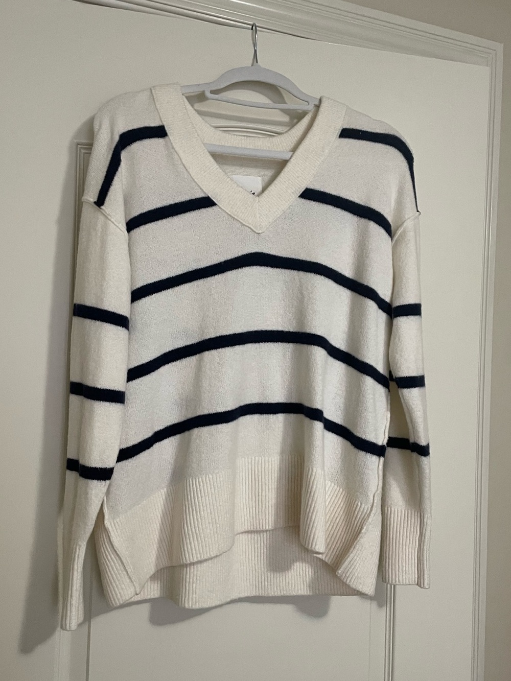 Aerie Unreal V Neck Cream and Blue Stripe Sweater XXS